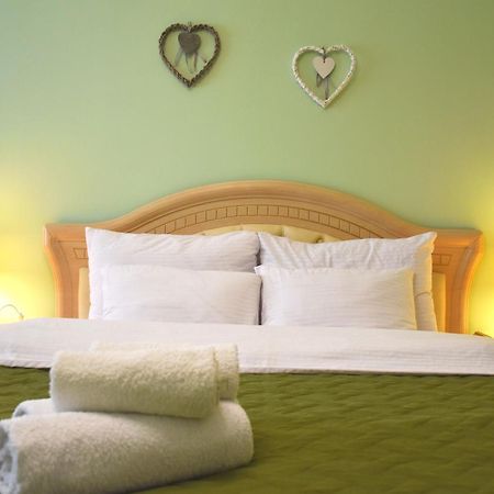 Renewed Central Apartment Лвив Екстериор снимка