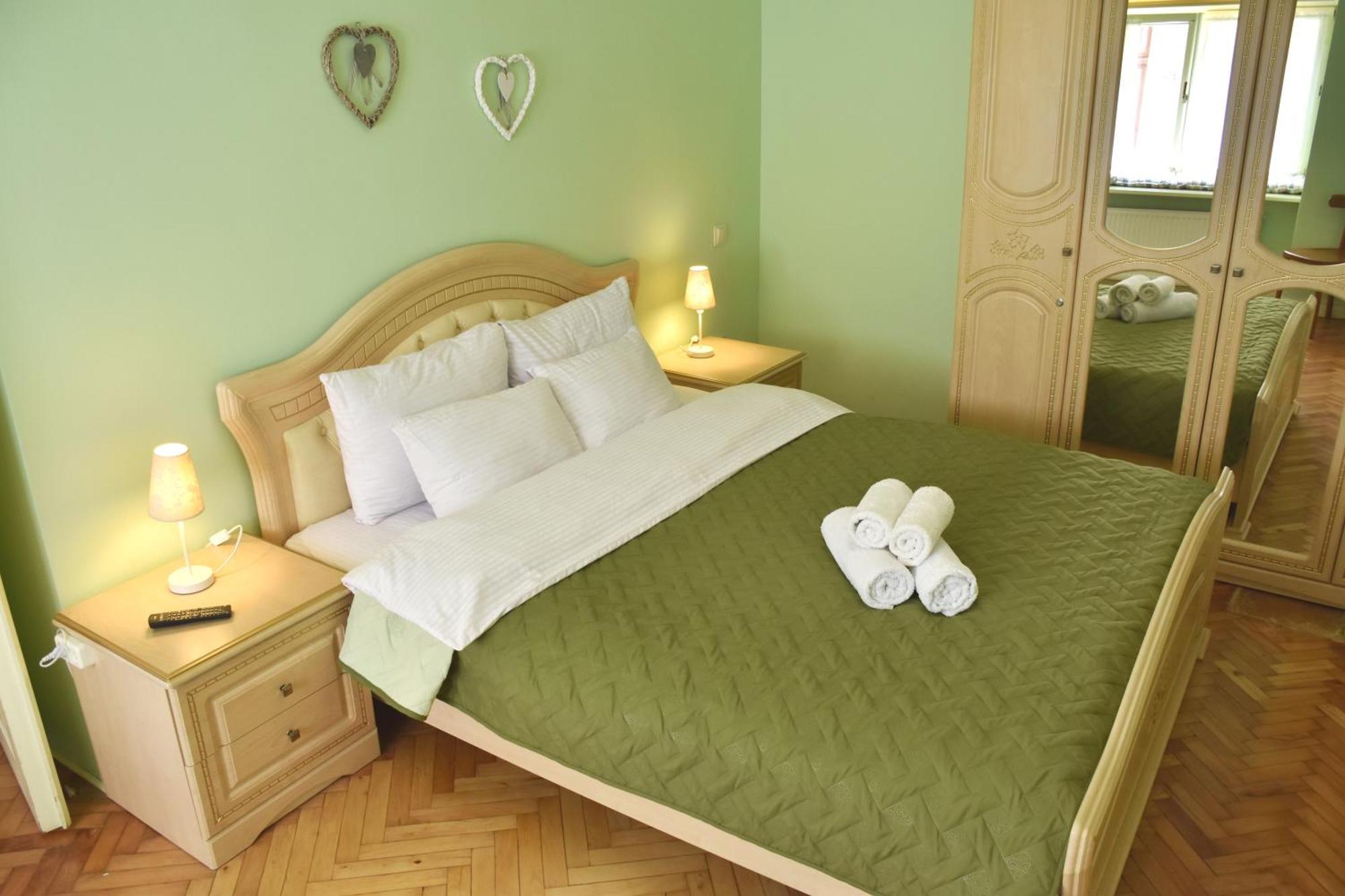 Renewed Central Apartment Лвив Екстериор снимка