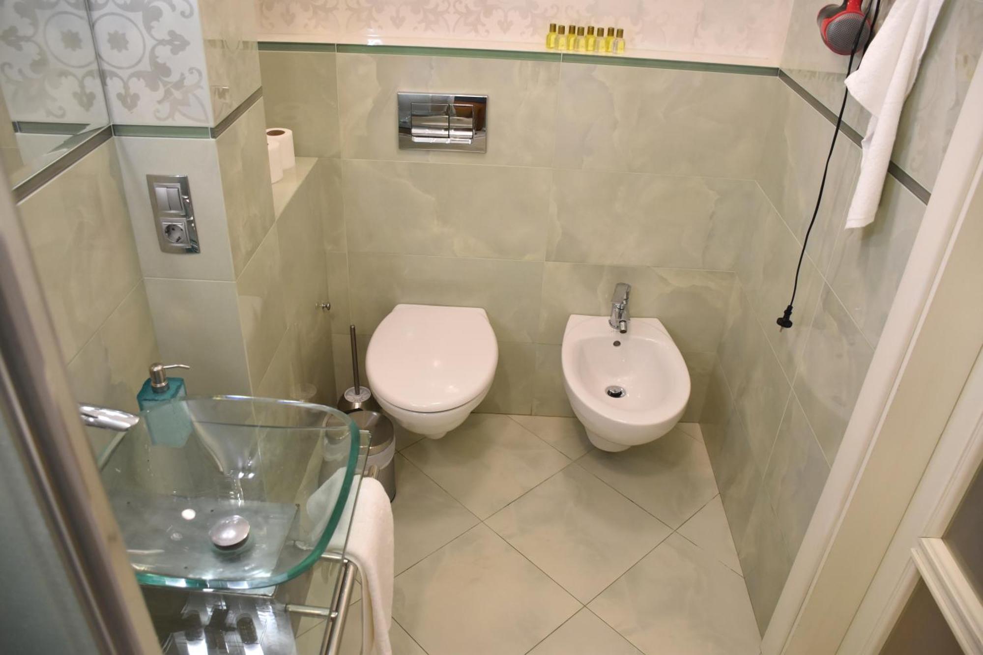 Renewed Central Apartment Лвив Екстериор снимка