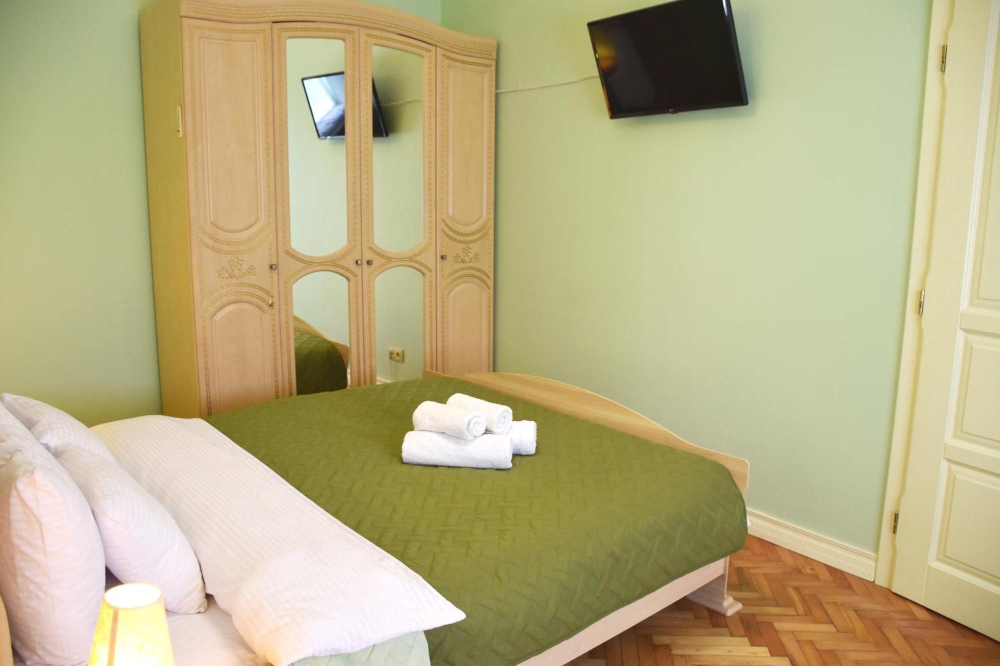 Renewed Central Apartment Лвив Екстериор снимка