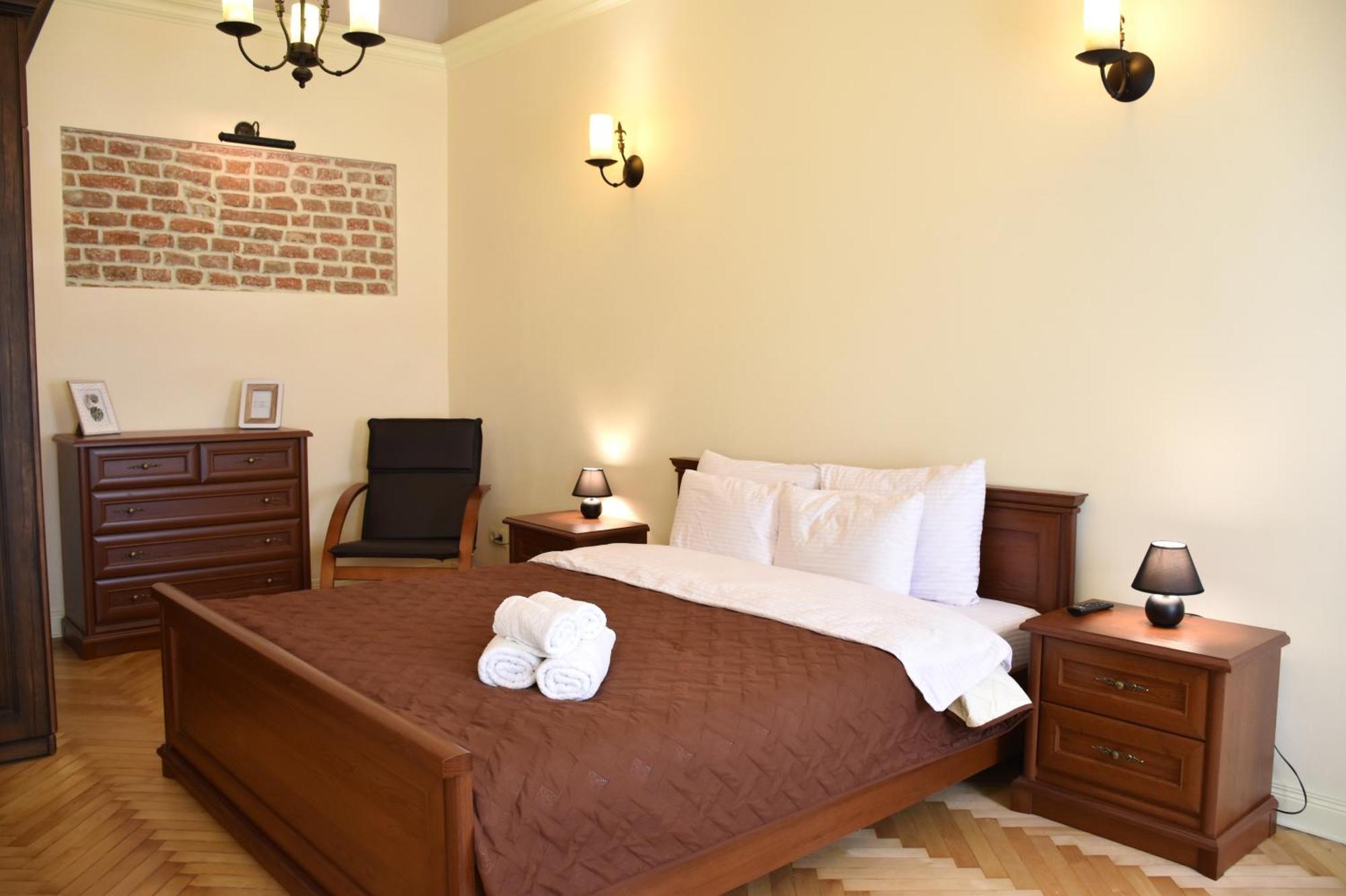 Renewed Central Apartment Лвив Екстериор снимка