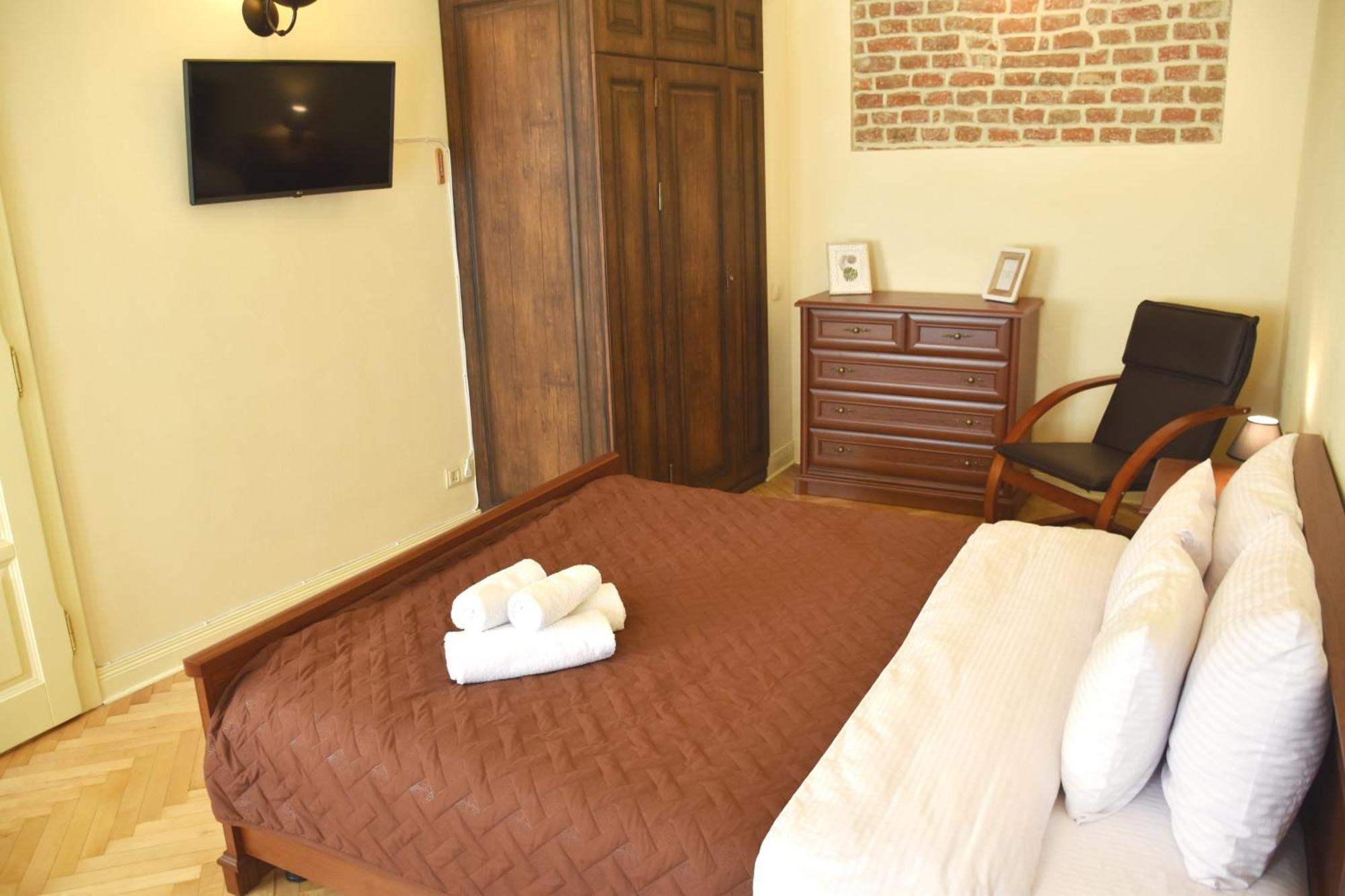 Renewed Central Apartment Лвив Екстериор снимка